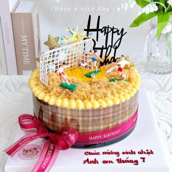 Chiếc bánh bông lan trứng muối hình tròn nhà Ryca Cake - Image 4