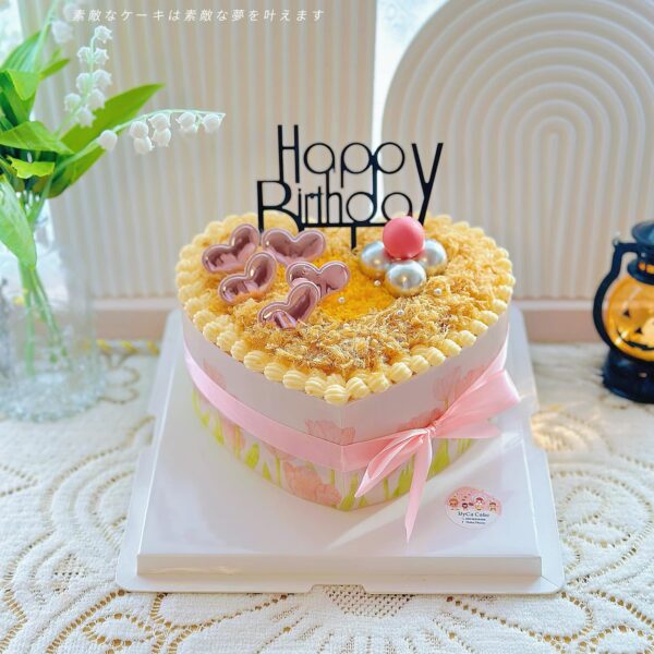 Chiếc bánh bông lan trứng muối hình trái tim nhà Ryca Cake