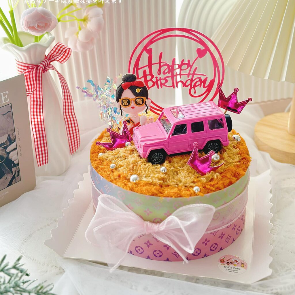 女の子のための塩卵スポンジケーキの誕生日ケーキ